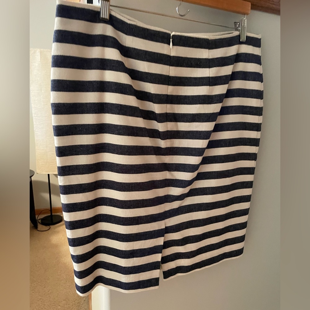 Skirt - Picture 2 of 4